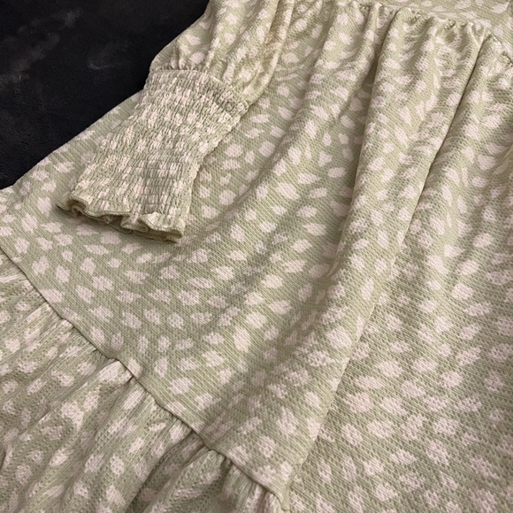 Sweetheart neck tierred mini dress in sage - Picture 4 of 5